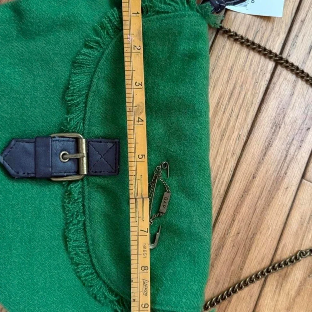 NWT Y2K 2000s style deadstock GAP purse with pin and chain‎ details